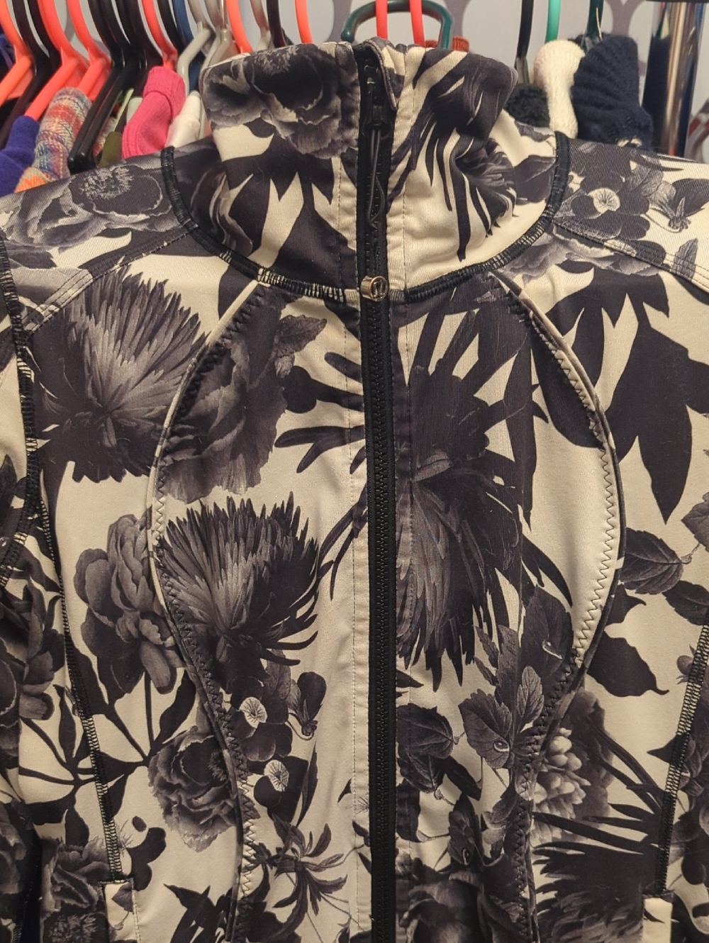 lululemon athletica Black & White Full Zip Duster Sporty Floral Motif - 4/S